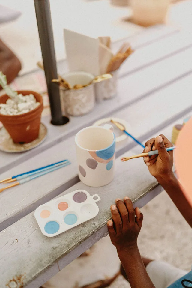 Peinture sur céramique au Kafé Céramik