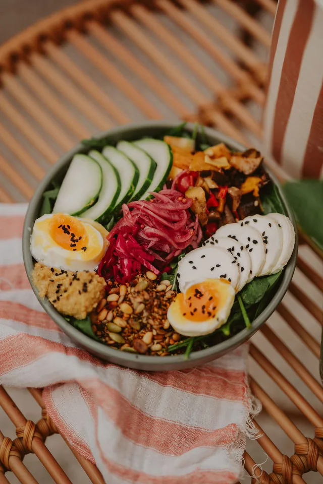Une assiette gourmande servie au Kafé
