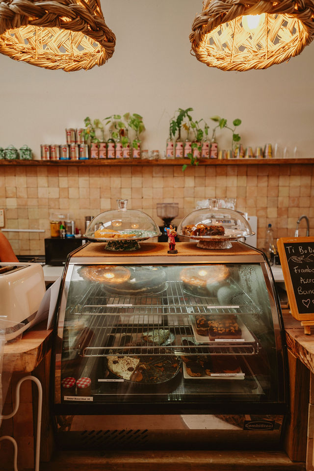Le comptoir et les pâtisseries maison